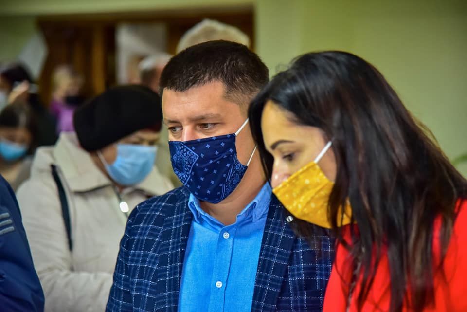 Едард Прощук проголосував із дружиною