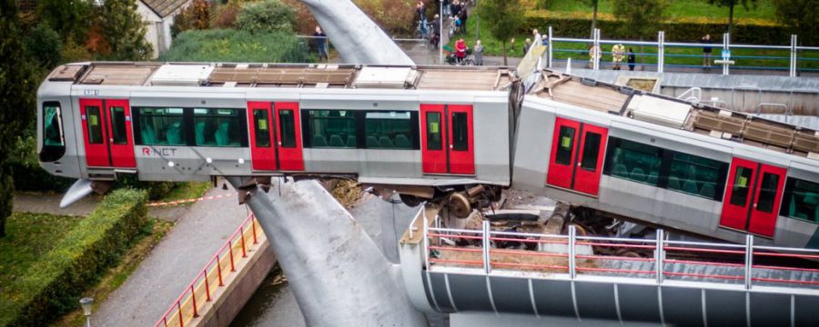 Поліція повідомляє, що пасажирів у поїзді не було.

