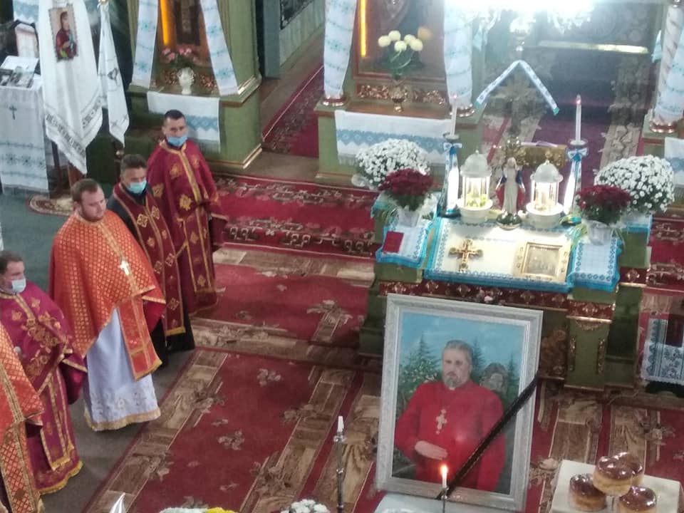 Поховали священника, який був настоятелем хотінського храму з 1989 року, в п'ятницю, 6 листопада
