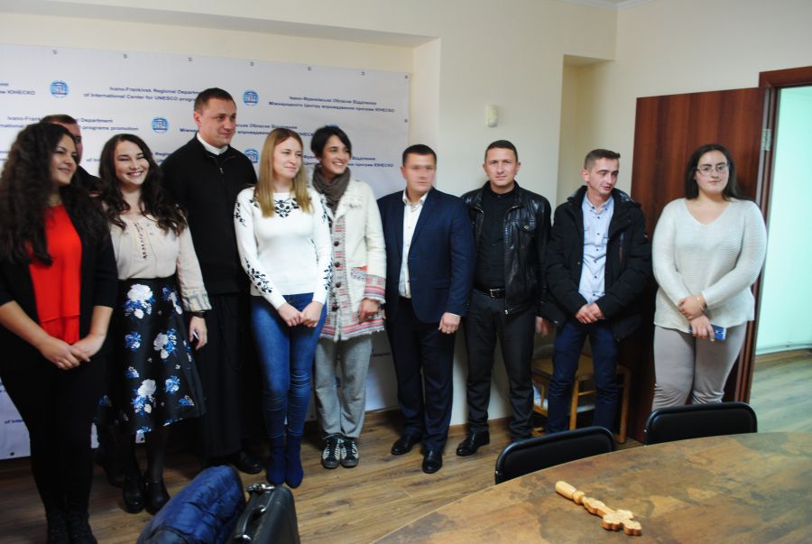 Прикарпатське представництво планує розвиватись в гуманітарному напрямку.