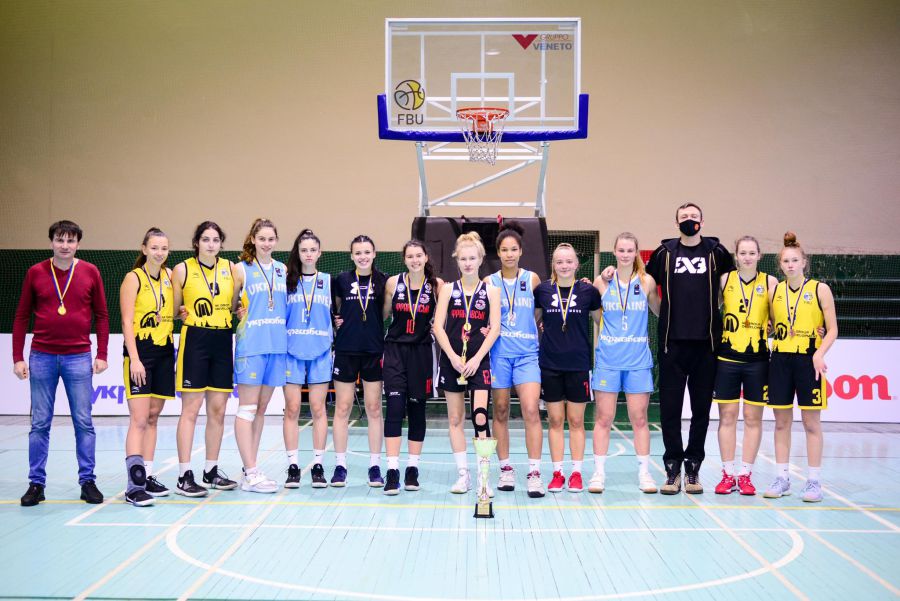 Чемпіонат з баскетболу проводився серед дівчат