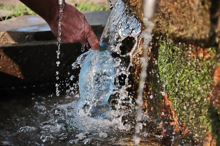 Ілюстроване фото. МОЗ рекомендує використовувати  бутильовану сертифіковану питну воду