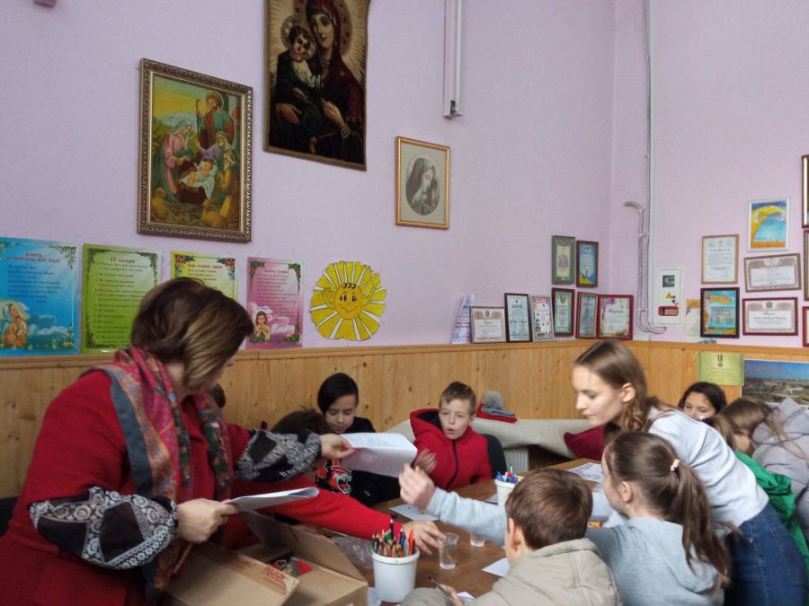 Діти в листах дякували за мирне небо та бажали швидше отримати перемогу