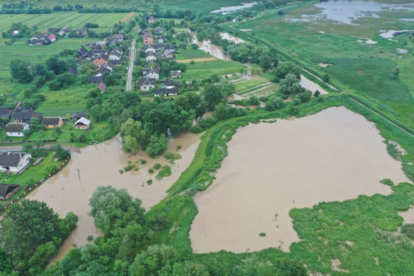 Загалом паводком було зруйновано 140 метрів дамби і Лімниця затопила господарства та будинки