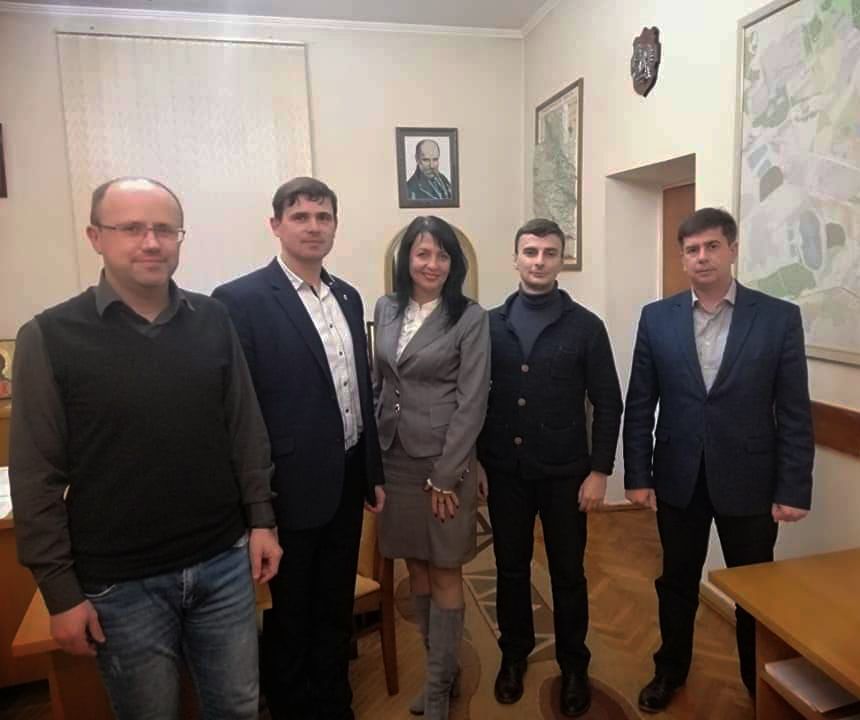 Міський голова розподілив обов'язки між собою, трьома заступниками та керуючим справами