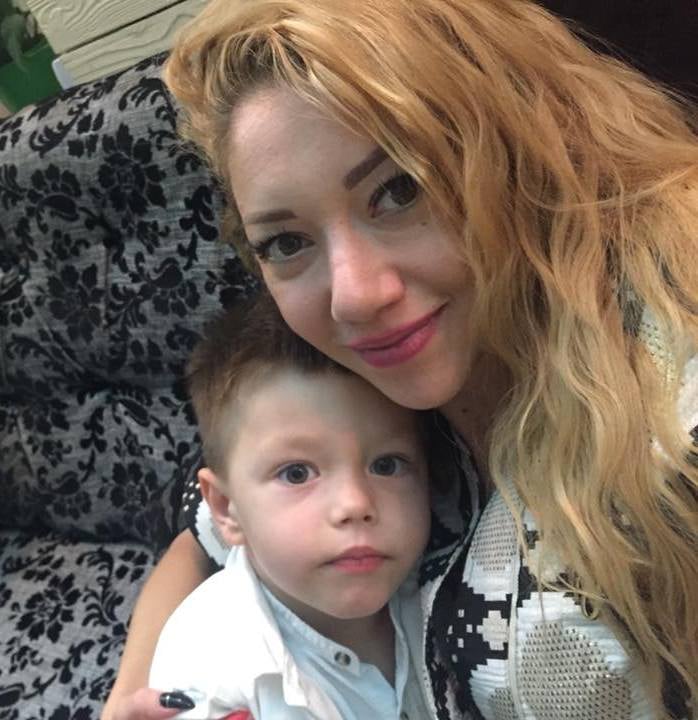 Рідні жінки просять людей допомогти грошима