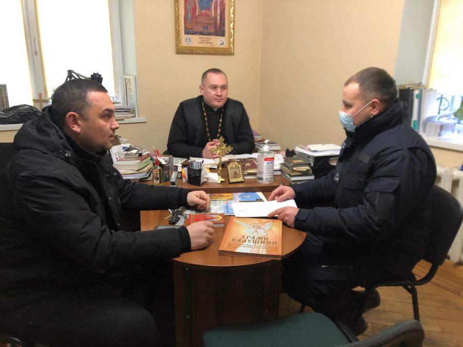 Пожежники попросили священиків бути обережними з вогнем в церкві.