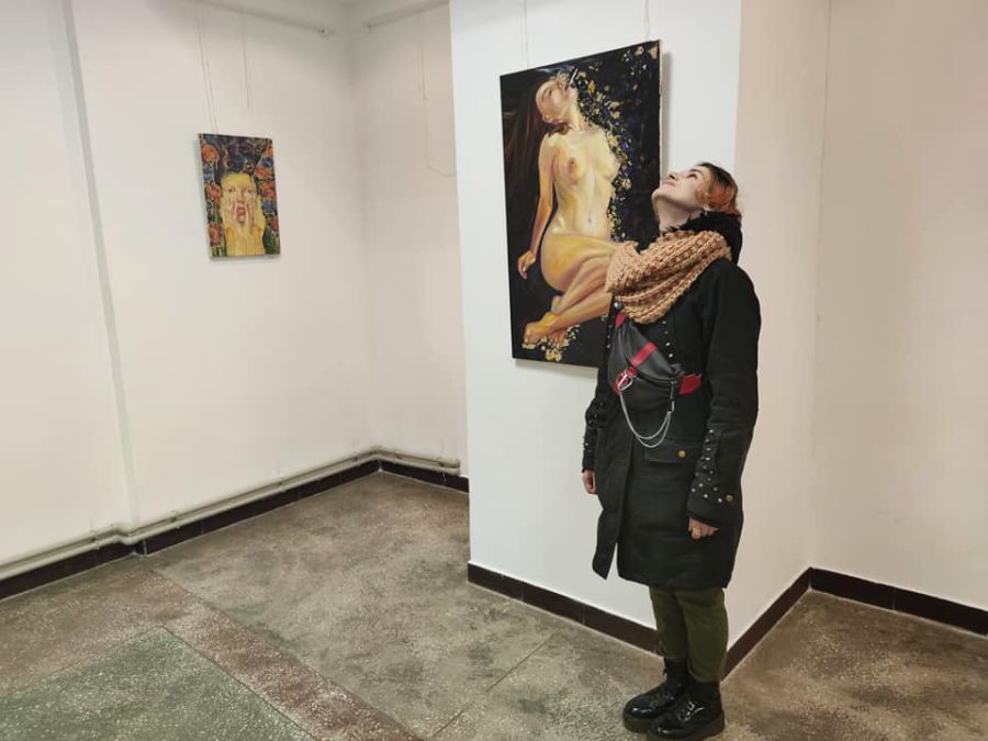 Калуська художниця Христина Музичин біля своїх робіт. Фото: Remeslo Ltd