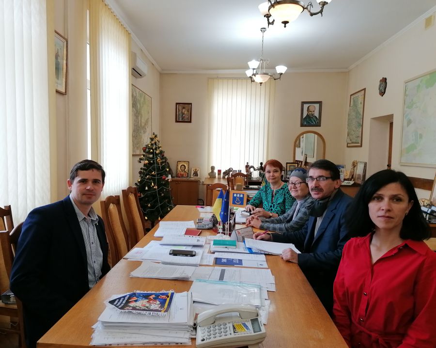 На базі концертного залу заплановано проведення майстер-класів для дітей двох країн та спільний фестиваль