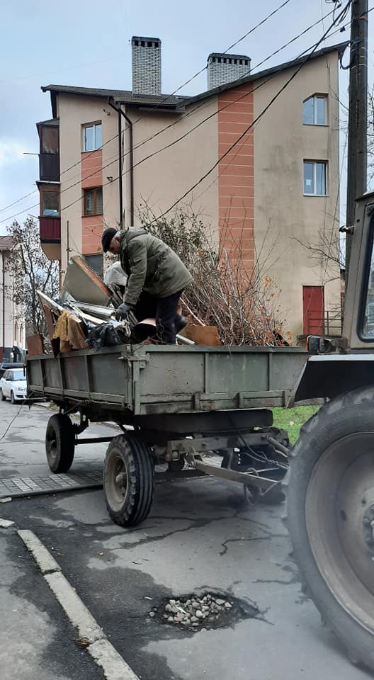 До проведення тендеру великогабаритне сміття в грудні та лютому вивозили працівники КП "Екосервіс"