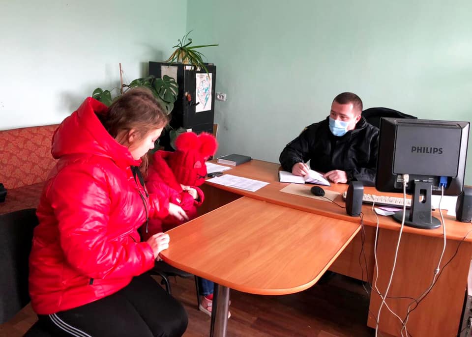 Мама з трирічною дитиною гостювали в знайомого, але забули повідомити рідних