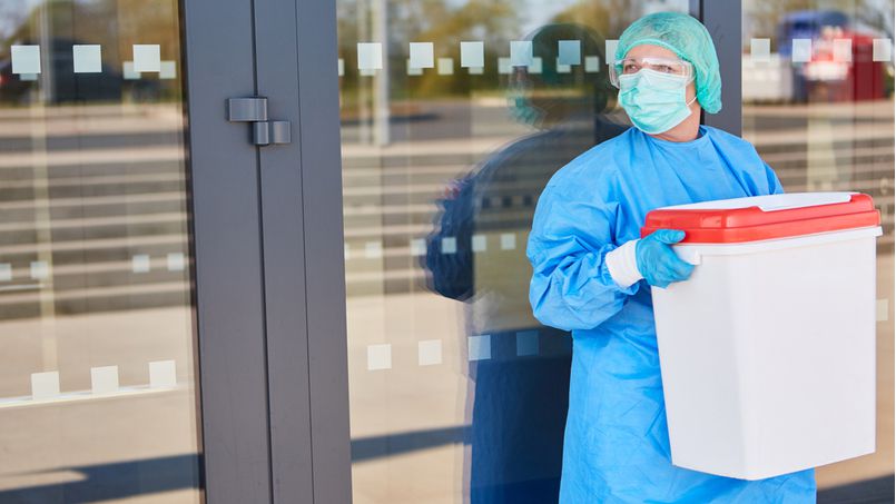 Ілюстрація. Закон передбачає підняття заплати працівникам, що допомагають у боротьбі з коронавірусом.