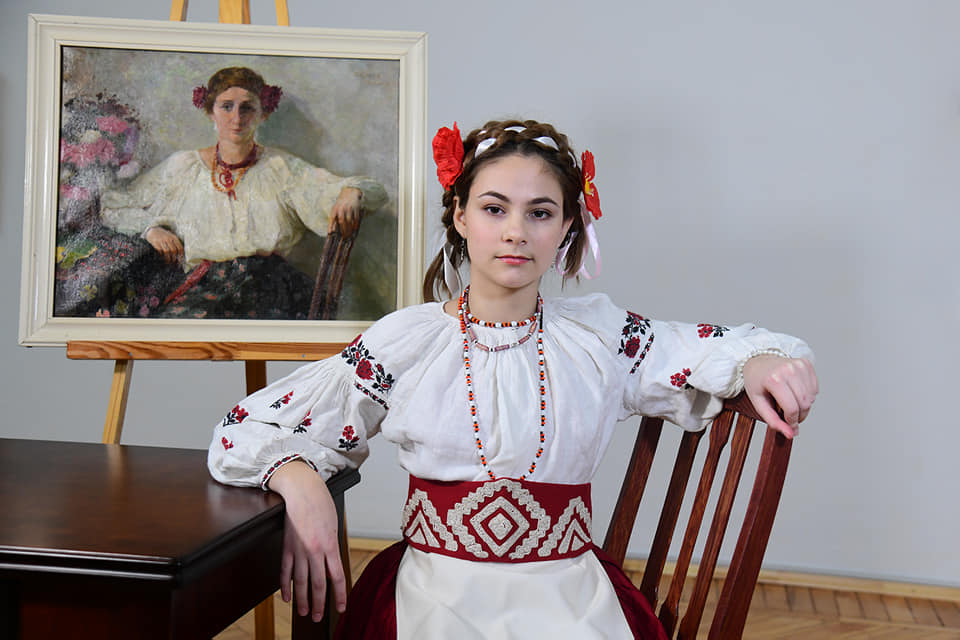 "Живих" модниць із картин наблизили до глядача