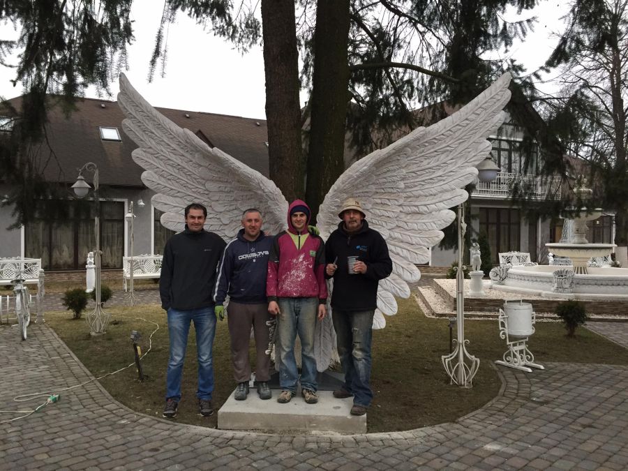 Брати ніколи самі себе не рекламують.