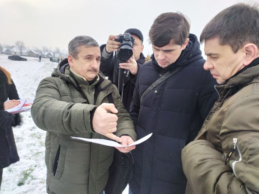 Відстань від зони просідання до найближчої житлової забудови становить близько 100 метрів