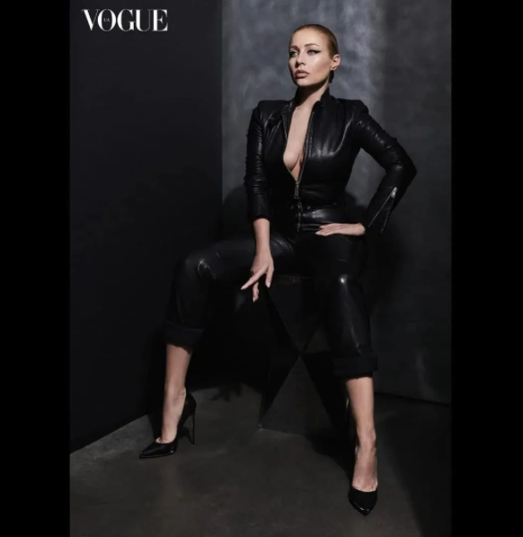 Тіна Кароль полюбляє виставляти звабливі фото.