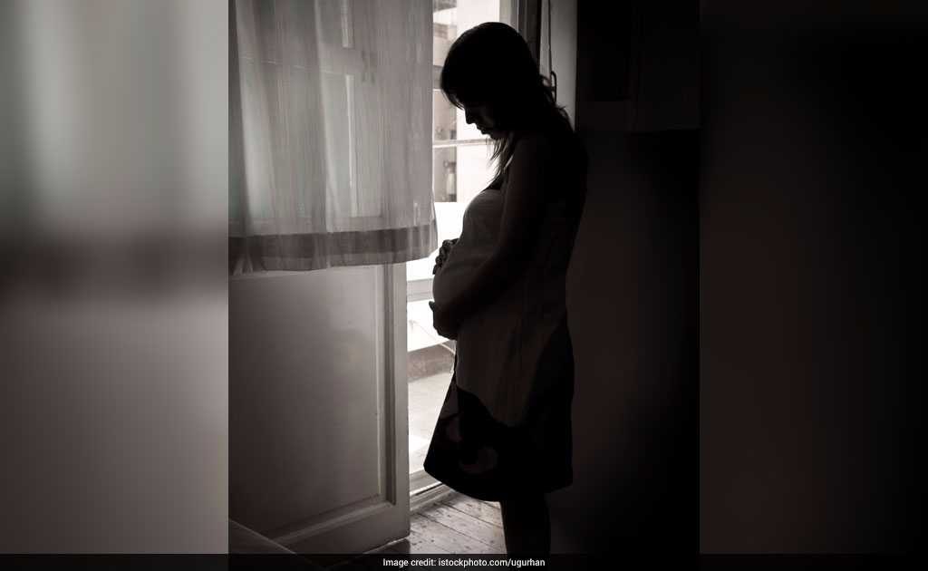 Ілюстроване фото. Жертва педофіла разом із своєю матір’ю та народженою дитиною перебувають за кордоном