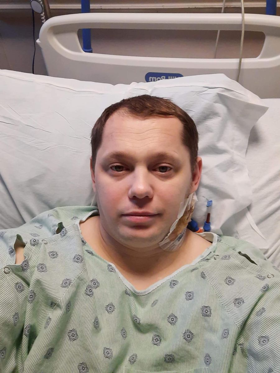 Лікарі були змушені витягнути протез зі стегна Олега Івахнюка і боротися з інфекцією