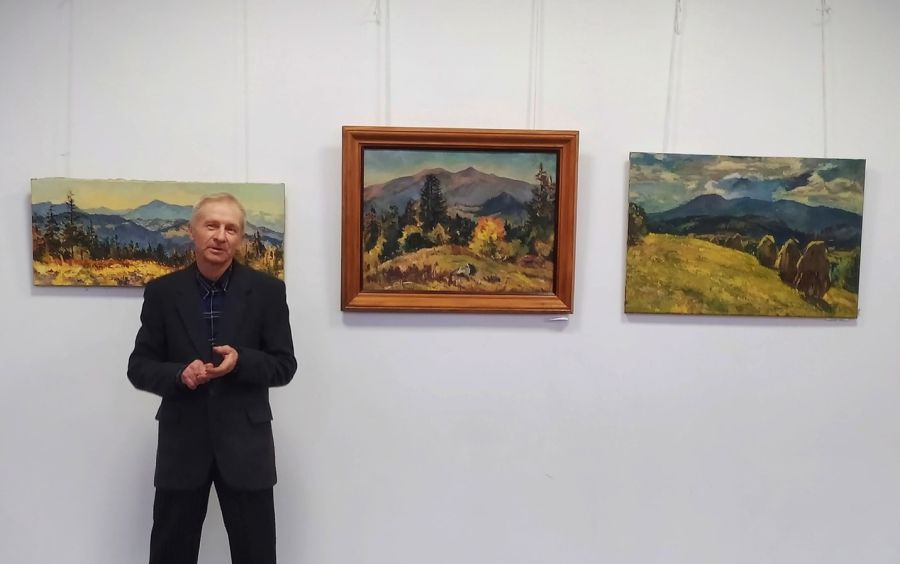 Віктор Конів представив шість десятків робіт. Фото: Марія Сорока