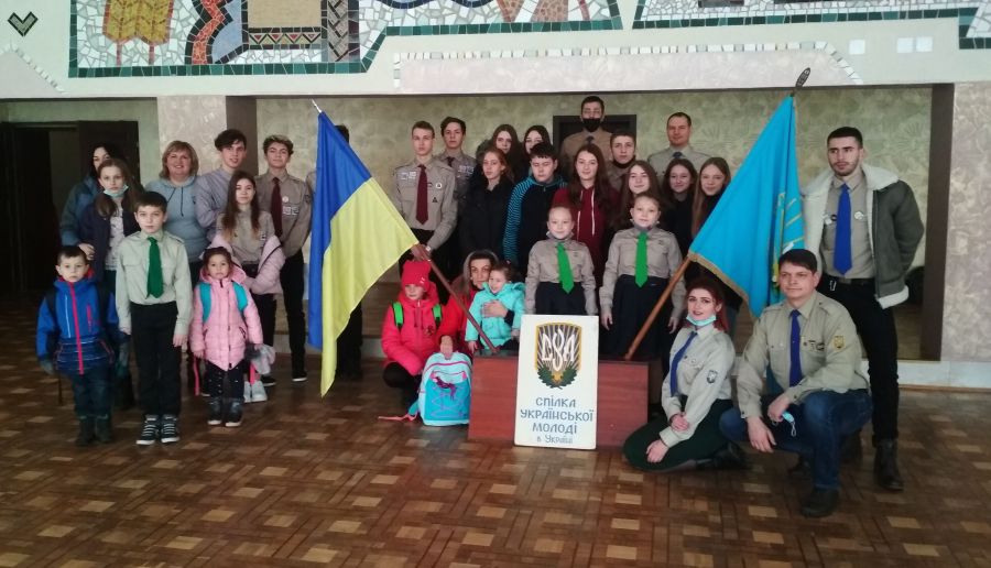 Подарунки від ровесників з діаспори отримали понад 120 юних калушан, батьки яких воювали та воюють в зоні АТО/ООС