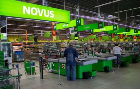 Ілюстрація. Касирку, що відмовилась обслуговувати українською мовою, позбавили премії.