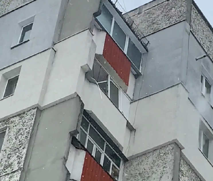 На місці працюють рятувальники.