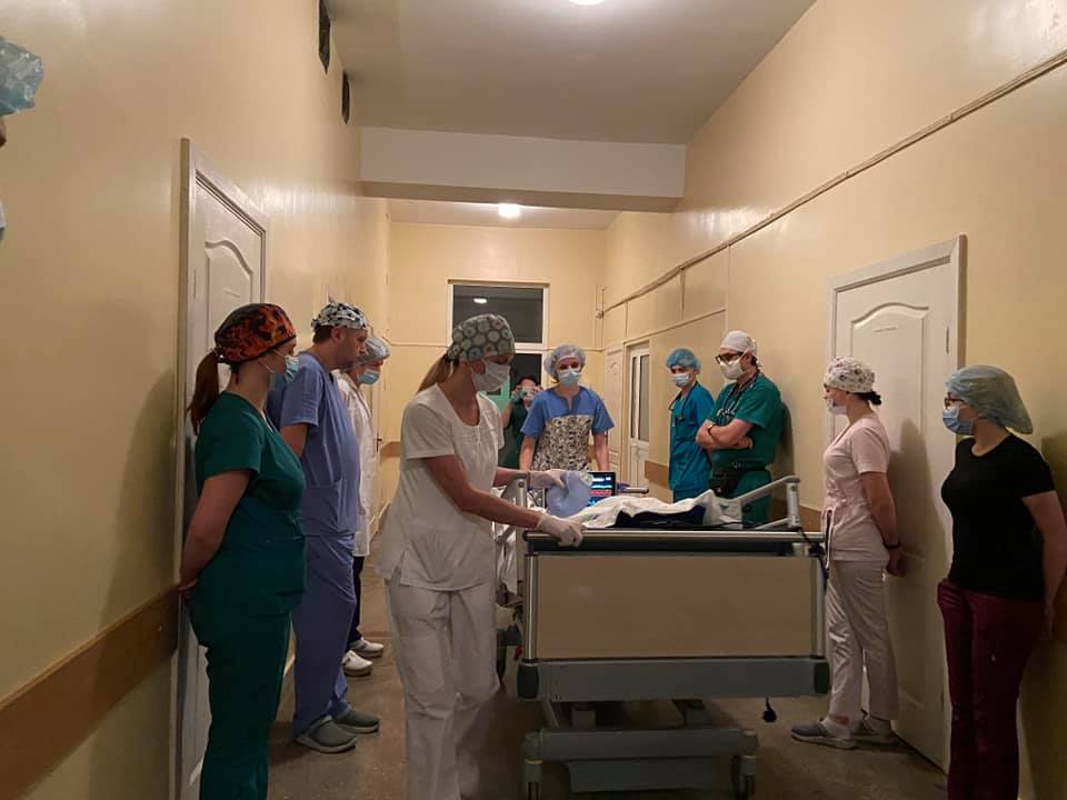Медики вшановують пацієнтку, яка врятувала чотири інші життя
