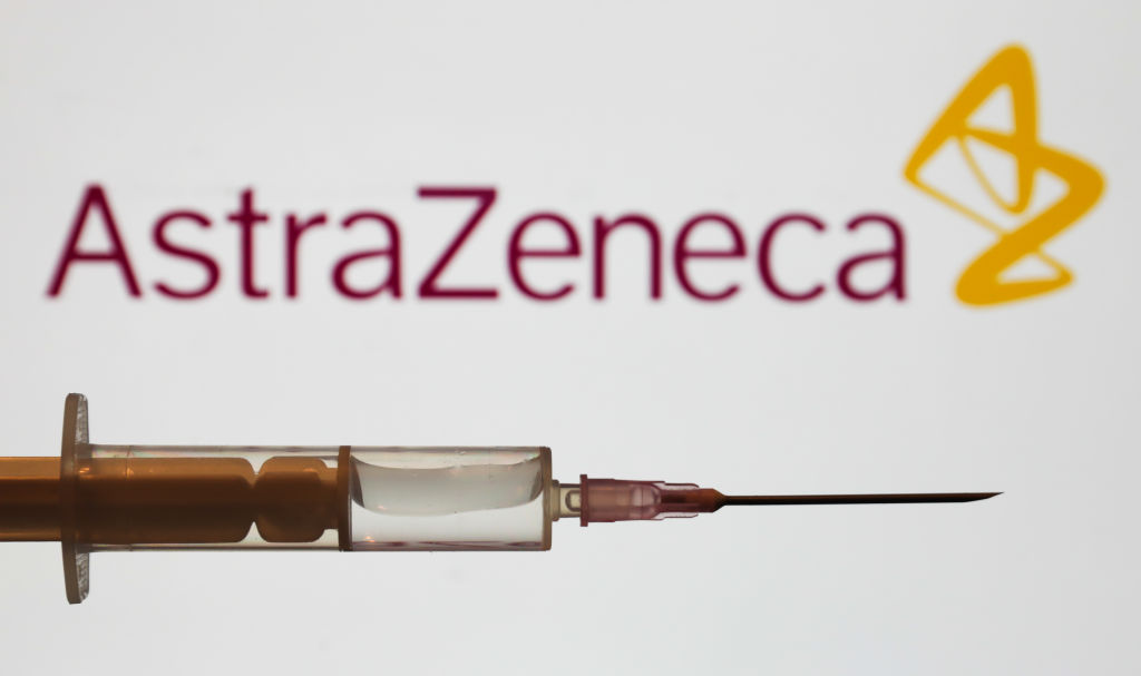 Ілюстрація.  Очікується, що мінімум 500 тис. доз вакцини AstraZeneca прибуде в Україну в лютому 2021 року.