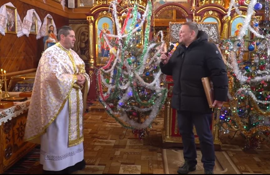 Під час візитів у храми Шевченка священнослужителі дають йому можливість виступити з промовою перед присутніми