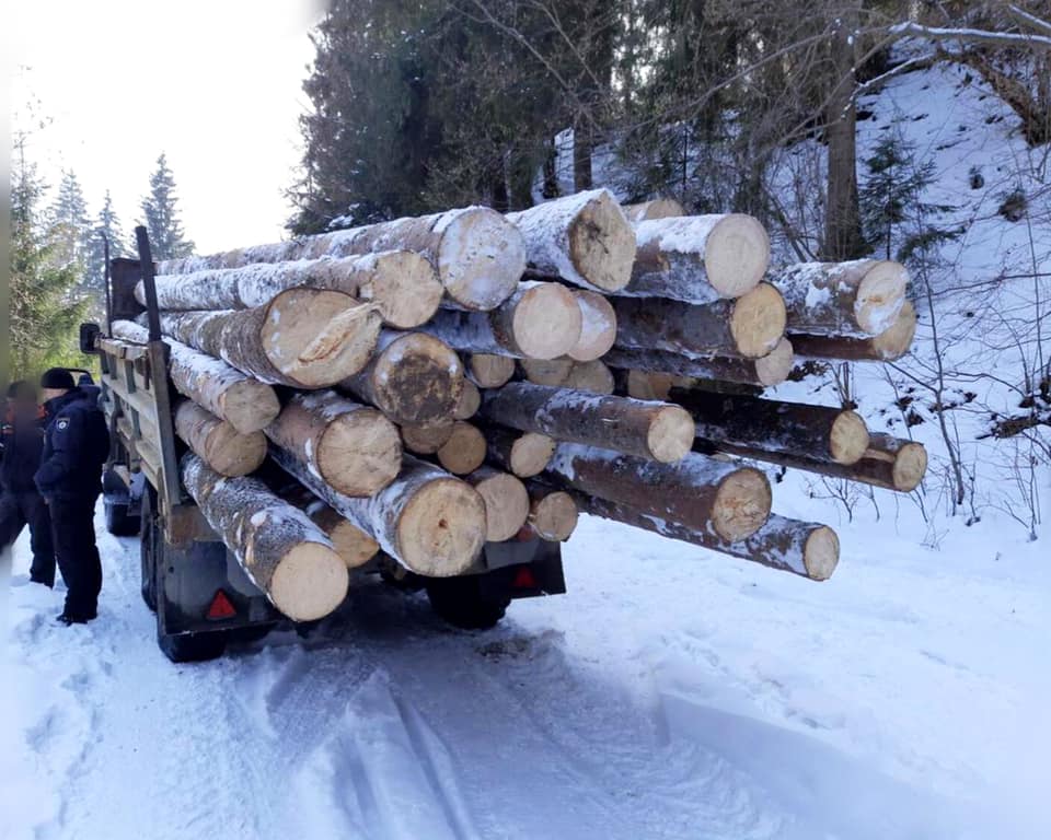  Слідчі встановлюють коло осіб, які можуть бути причетні до цих злочинів.