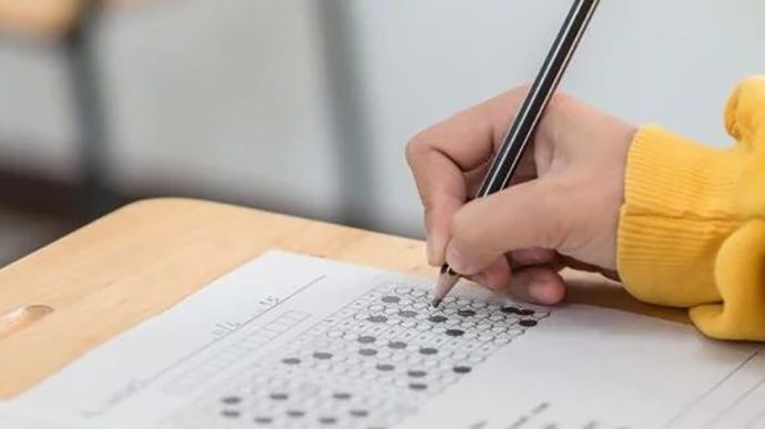 Ілюстрація. Цього року для випускників, які здають ЗНО та отримають найвищий бал запровадили премію.