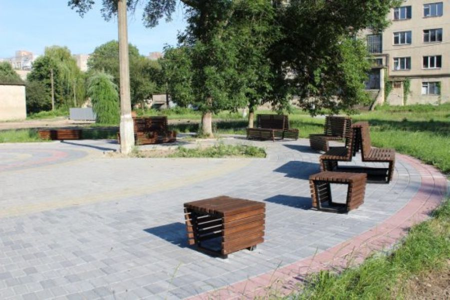 Минулого року в Калуші облаштували сквер на вулиці Богдана Хмельницького