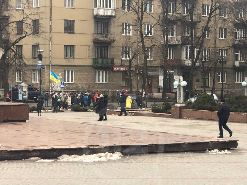 Станом на 11:40 стало відомо, що мітингувальники перекрили вулицю Грушевського.