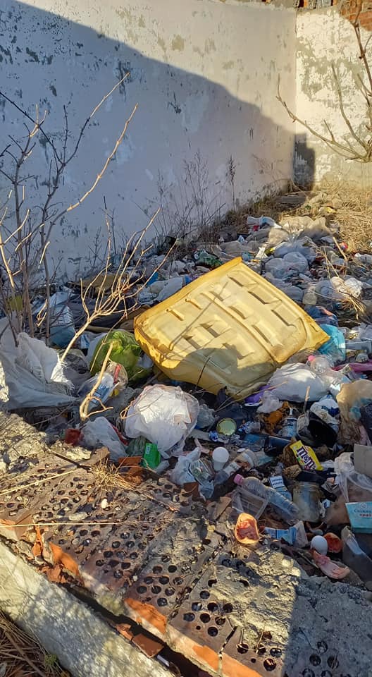 Жителі Сівки-Калуської продовжують створювати стихійні сміттєзвалища