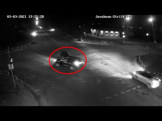 Схоже, водій "Лади" отримав травму, а транспортні засоби зазнали механічних пошкоджень