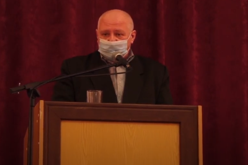 Факт про велику премію, яку виписав собі директор обурив депутатів.

