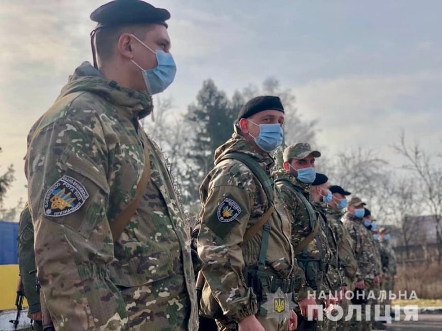 Поліцейських прийшли підтримати друзі та знайомі.