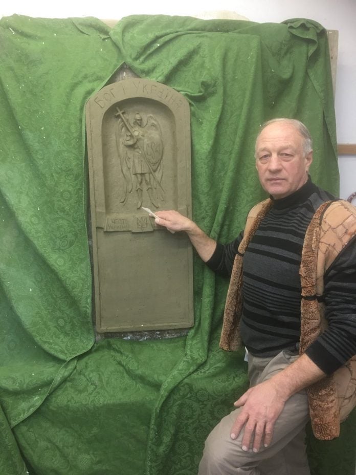 Над проєктом бронзової таблиці працює скульптор із Калуша Ігор Семак