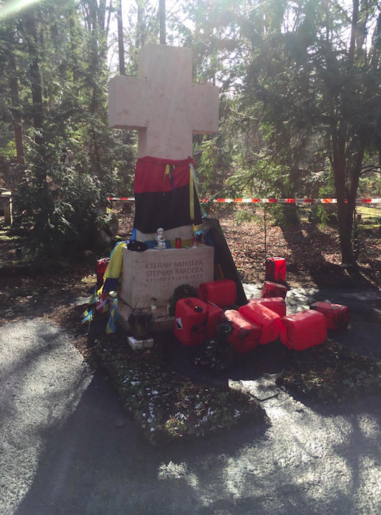 У 2015 році на могилі також сталися декілька випадків вандалізму.