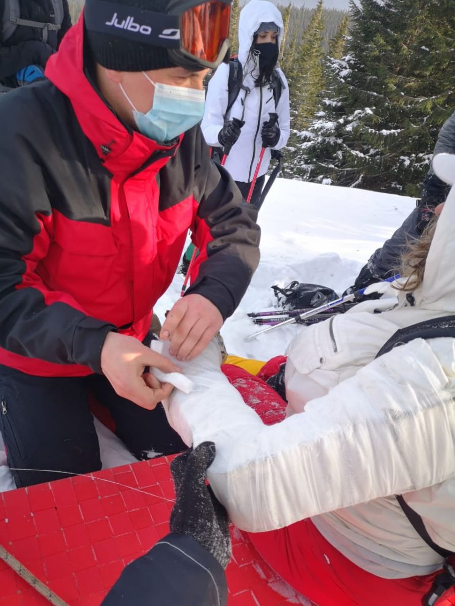 Рятувальники направили туристку в мед заклад.