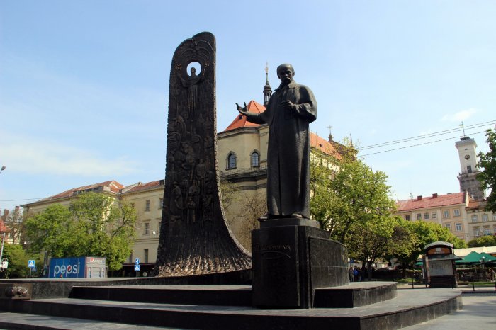Пам'ятник Шевченку, який встановлений у Львові.