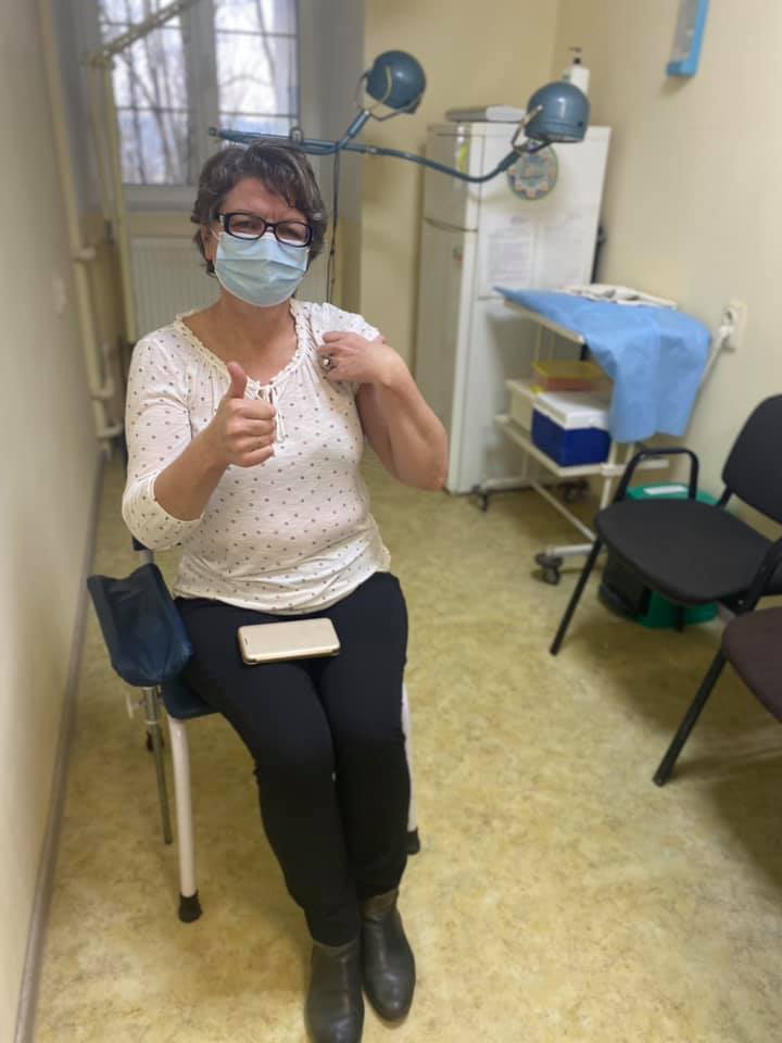 Всі лікарі вакцинувались добровільно.