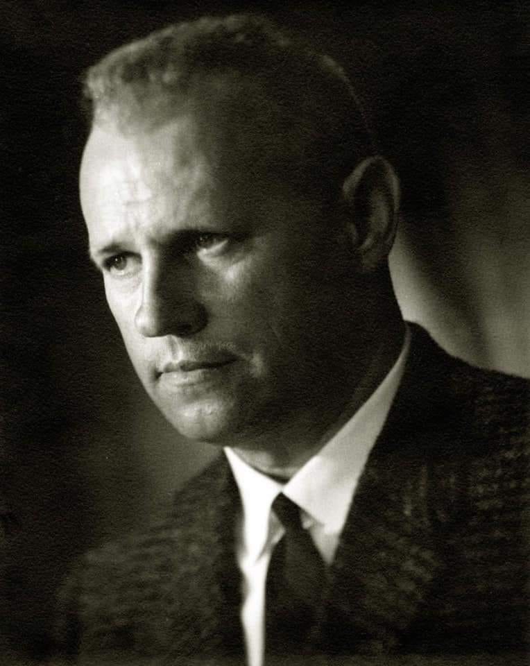 Богдан Стебельський похований на упівській дільниці цвинтаря св. Володимира в Оквилі (Онтаріо, Канада)