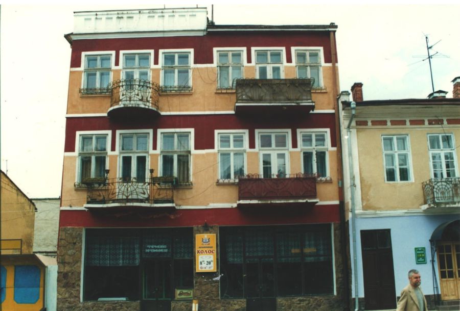 Площа Героїв. 2002 рік