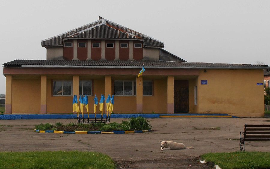 Народний дім у Копанках перебуває в критичному стані. Фото: Вікіпедія