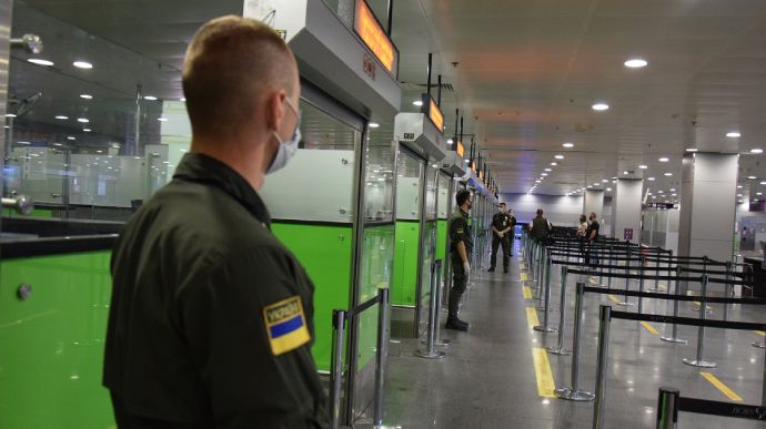 Ілюстрація. ПЛР-тест має бути зроблений не довше, як 72 години.