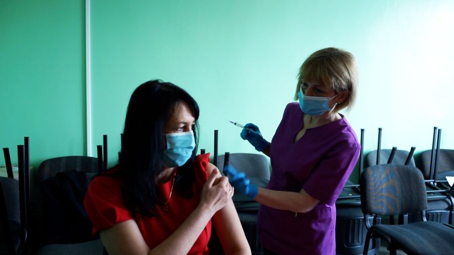 Як пояснила Надія Гуш, рішення вакцинуватися є її особистим вибором