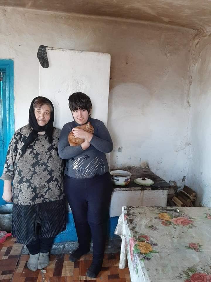 Їжу для дочки і мами приносять сусіди