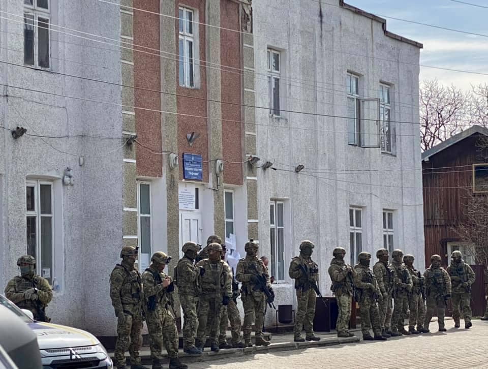 Ілюстрація. В ОВК вже на шести дільницях, де Шевченко мав велику перевагу, при перерахунку виявлено крадіжки бюлетенів.