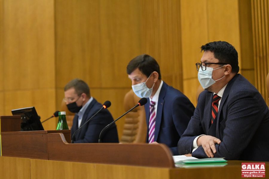 Після дискусії депутати таки прийняли звернення. “За” проголосували 55 обранців із 68 присутніх.